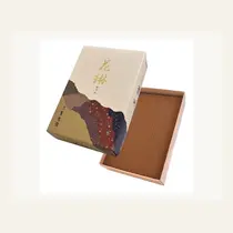 箱を開けて並べた茶色の線香の商品写真
